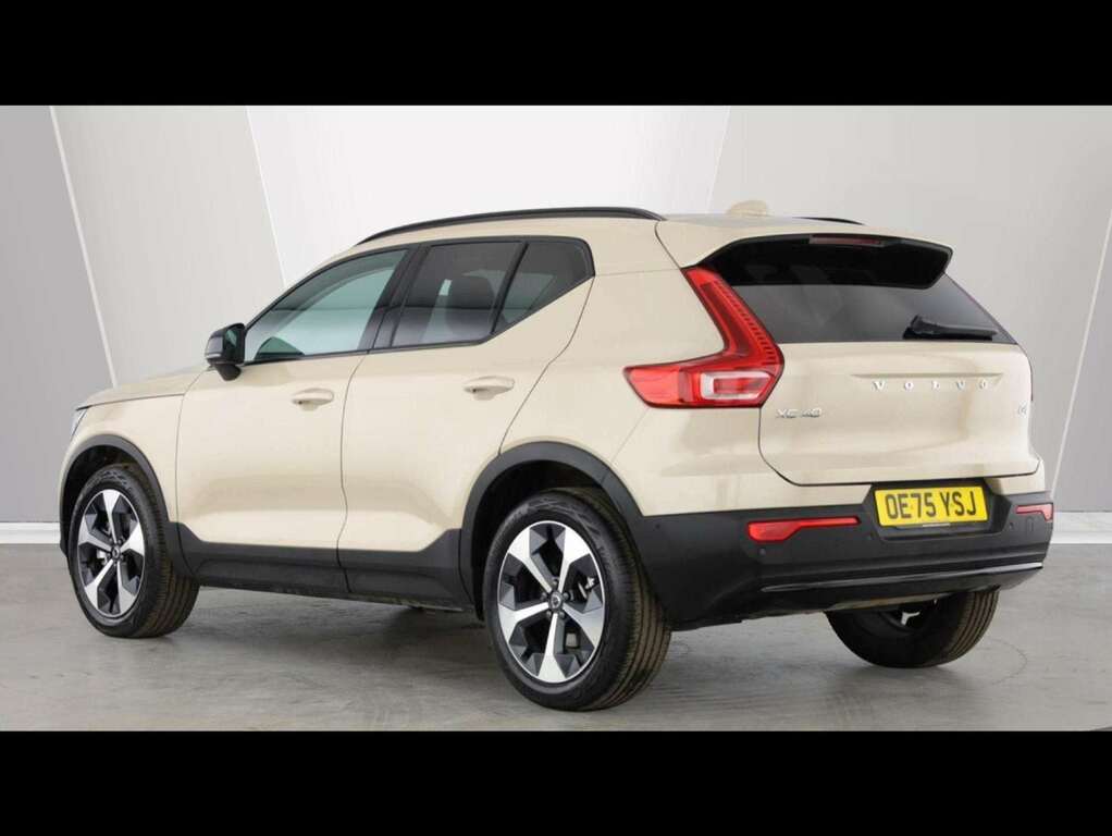 Volvo XC40 2.0 B4p Plus Pro Dark Gold #2