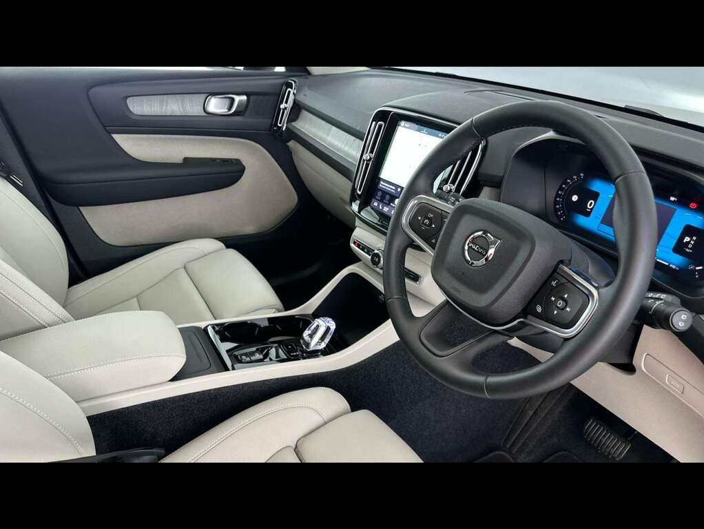 Volvo XC40 2.0 B4p Plus Pro Dark Gold #3