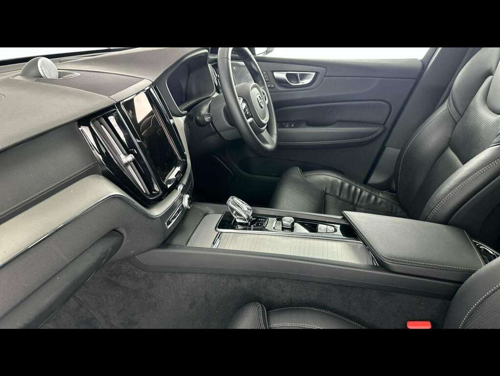 Volvo XC60 2.0 B5p Ultra Black Edition Awd Geartronic RV25VSK Black #3