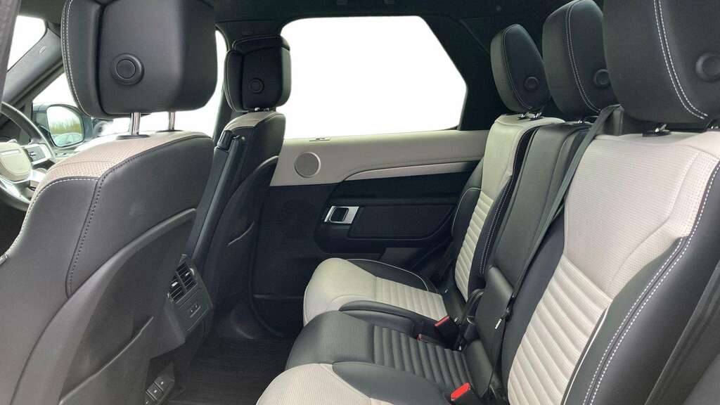 Land Rover Discovery 3.0 D300 Dynamic Hse Grey #4