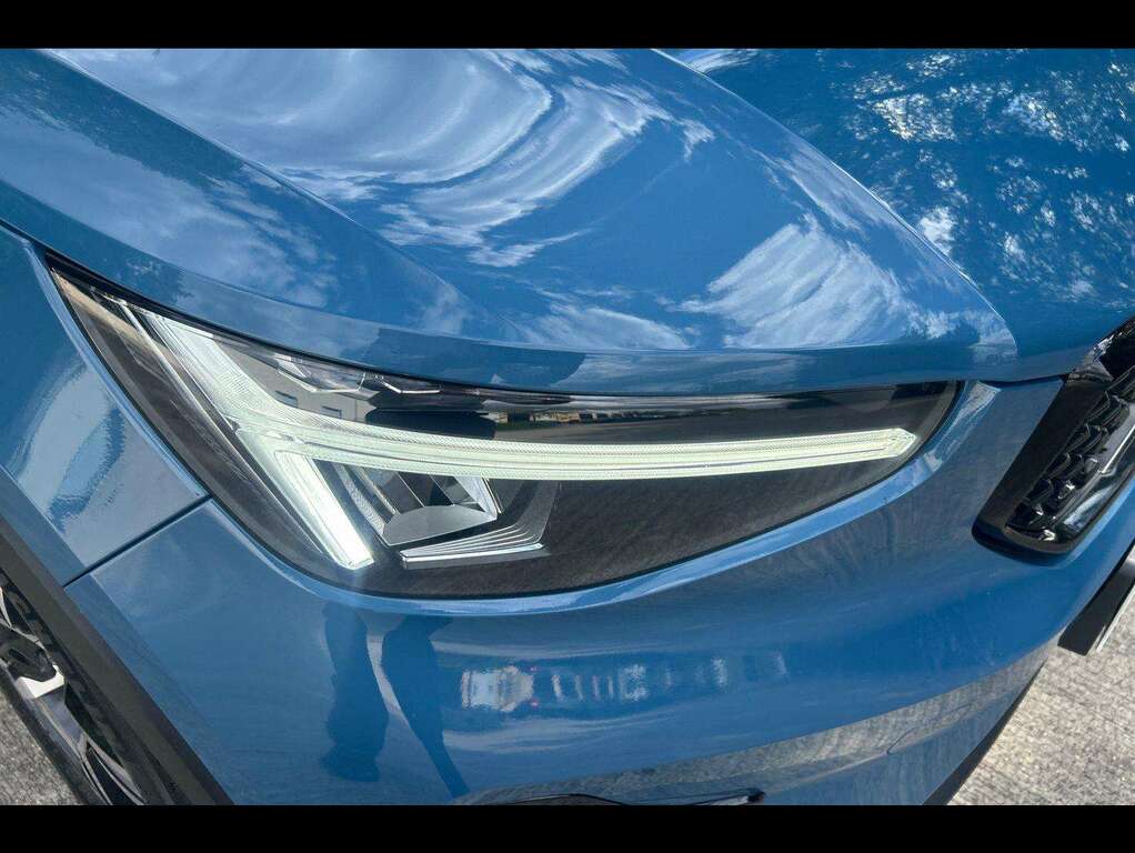 Volvo XC40 R-design Pro, B4 Mild Hybrid White #32