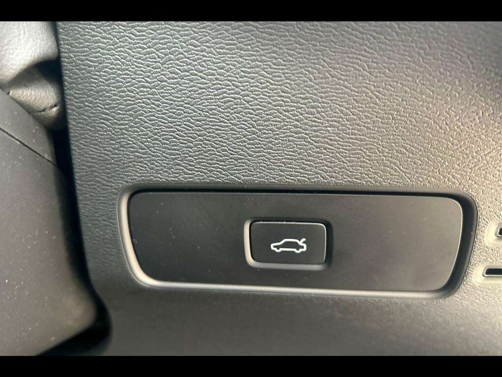 Volvo XC40 R-design Pro, B4 Mild Hybrid White #22
