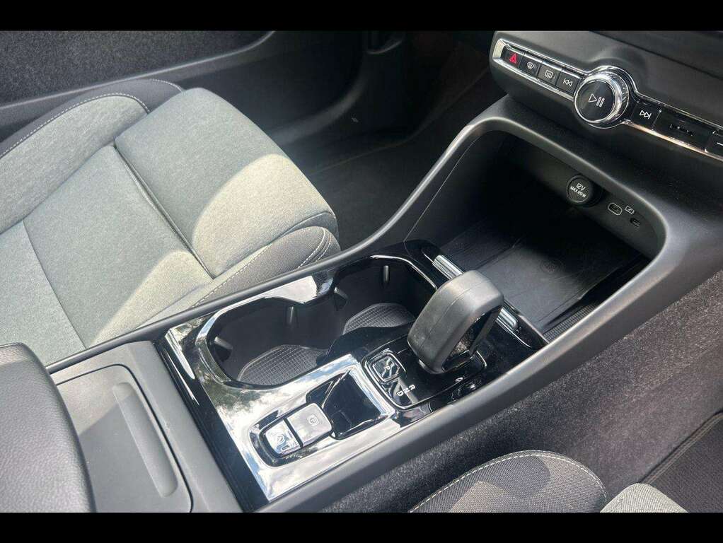 Volvo XC40 R-design Pro, B4 Mild Hybrid White #13