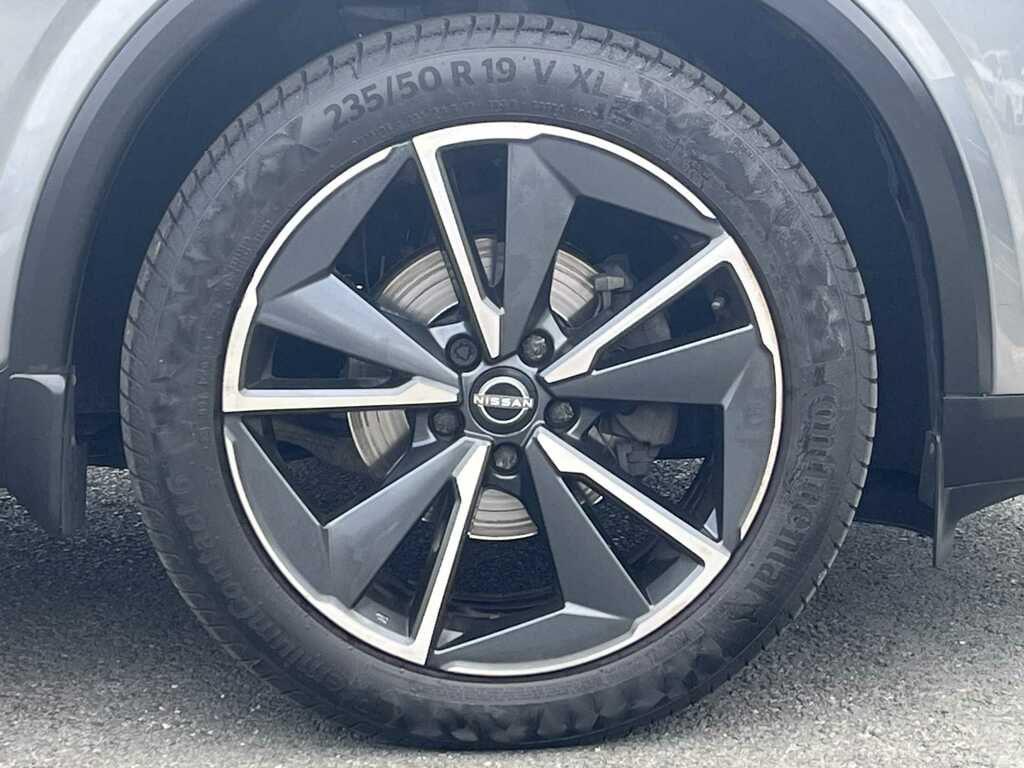 Nissan Qashqai Hatchback Red #6