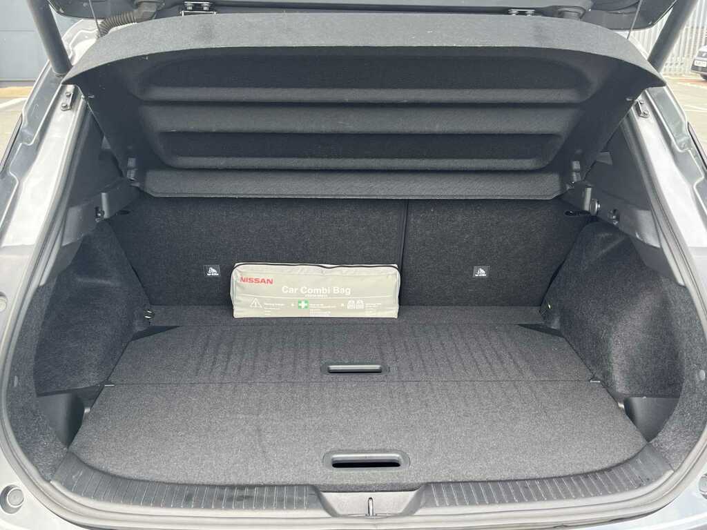 Nissan Qashqai Hatchback Red #16