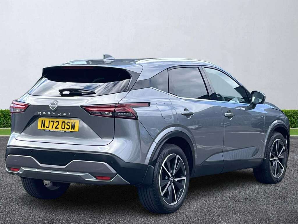 Nissan Qashqai Hatchback Red #17