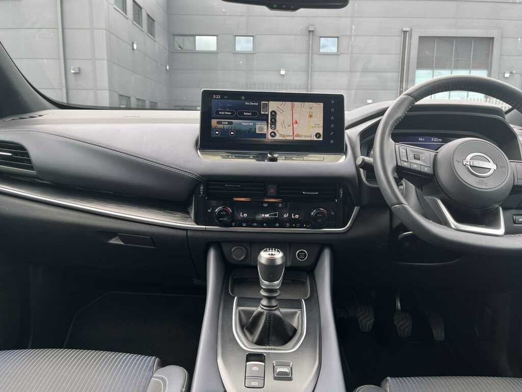 Nissan Qashqai Hatchback Red #8