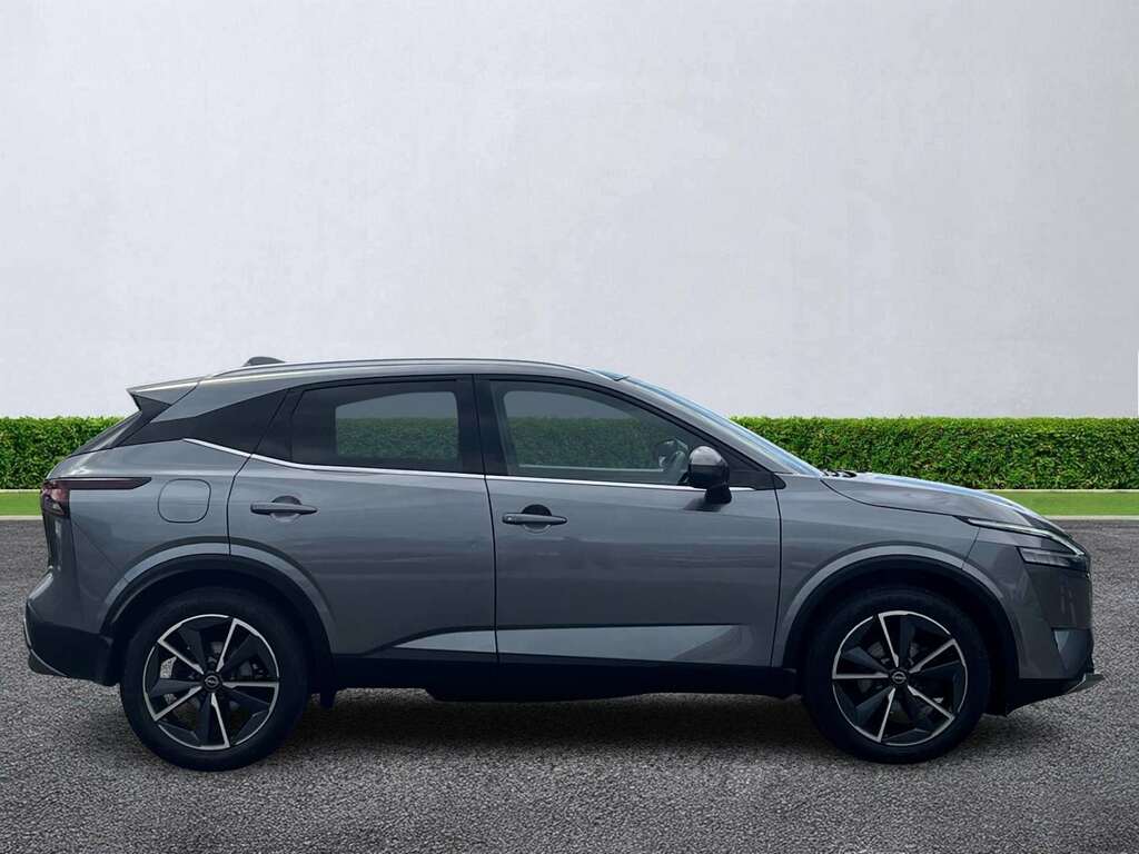 Nissan Qashqai Hatchback Red #3