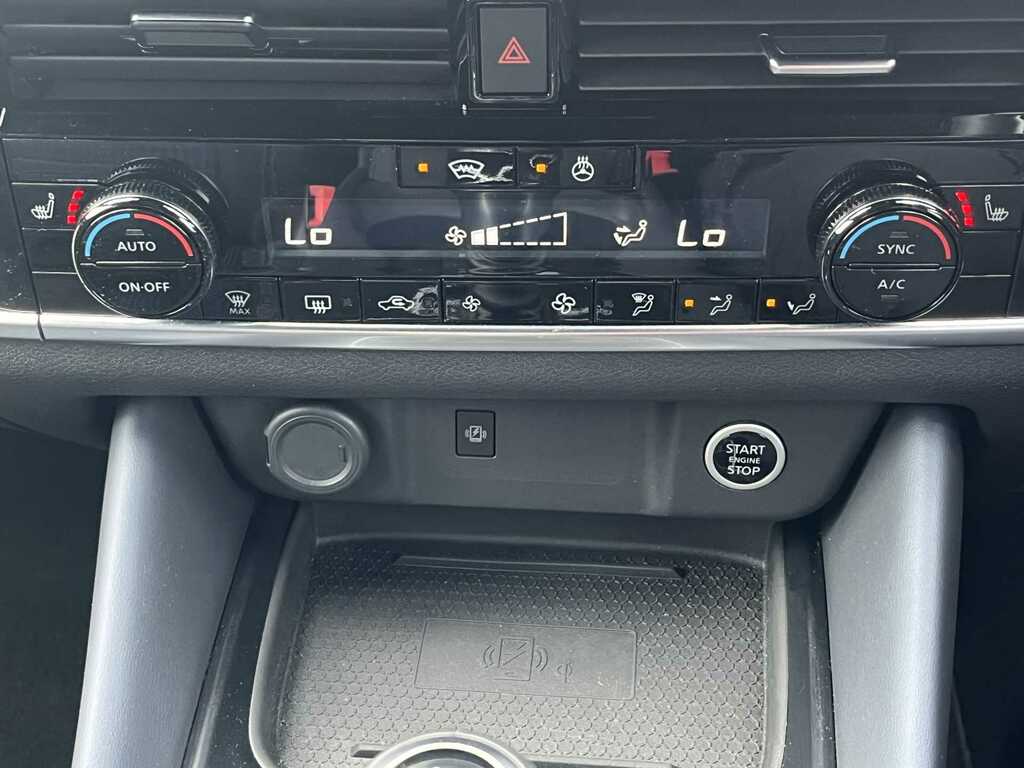 Nissan Qashqai Hatchback Red #11