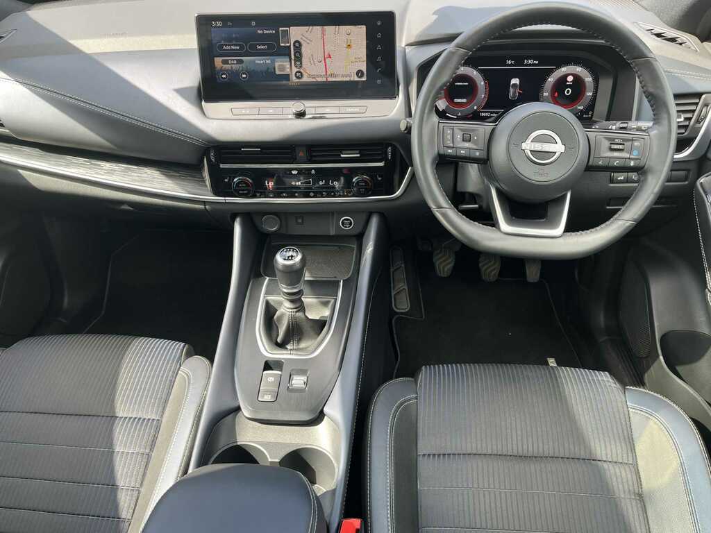 Nissan Qashqai Hatchback Red #50