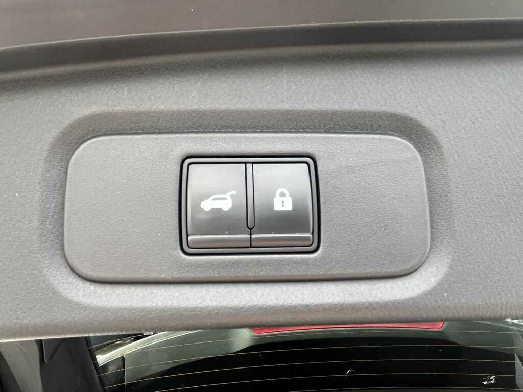 Nissan Qashqai Hatchback Red #36