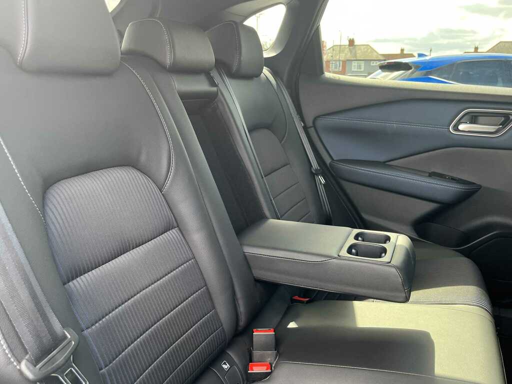 Nissan Qashqai Hatchback Red #46