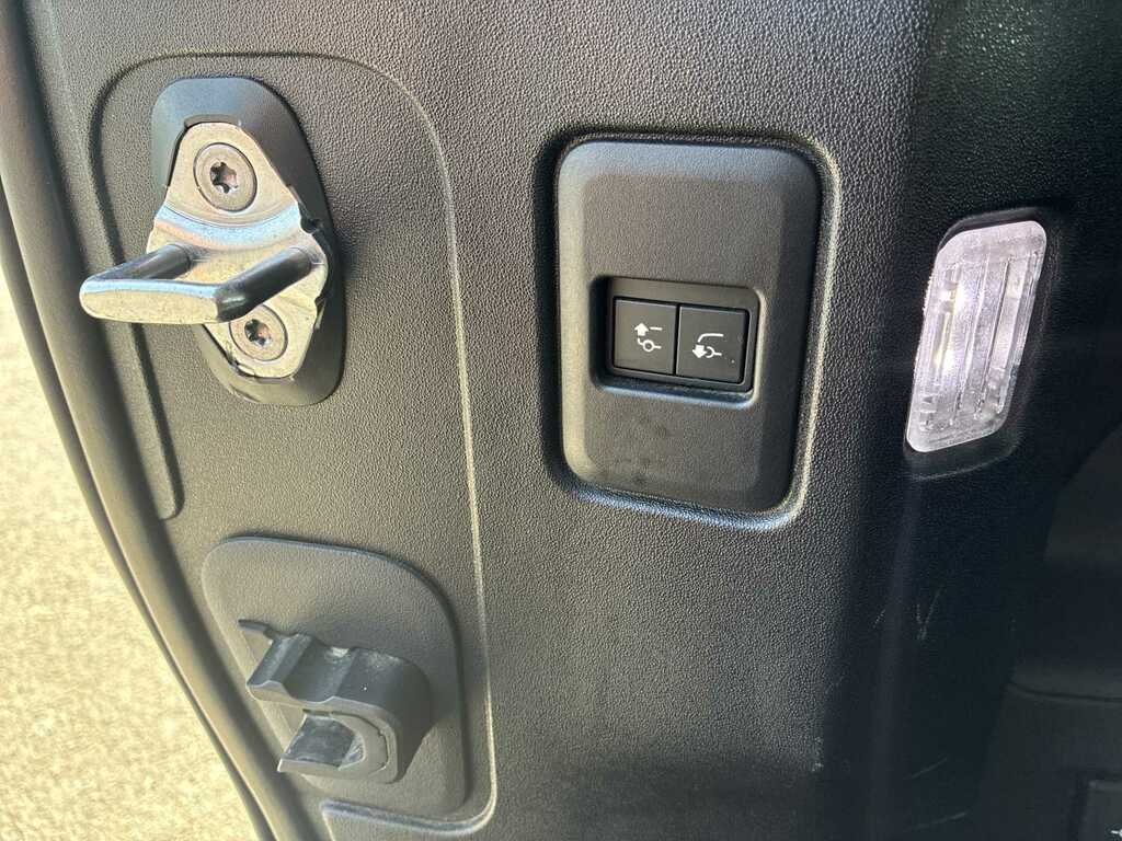 Land Rover Defender 110 3.0 D250 X-dynamic Se 110 Silver #32