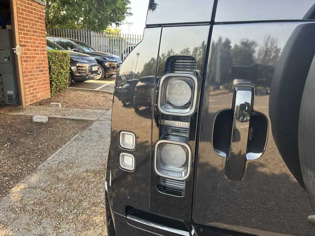 Land Rover Defender 110 3.0 D250 X-dynamic Se 110 Silver #23