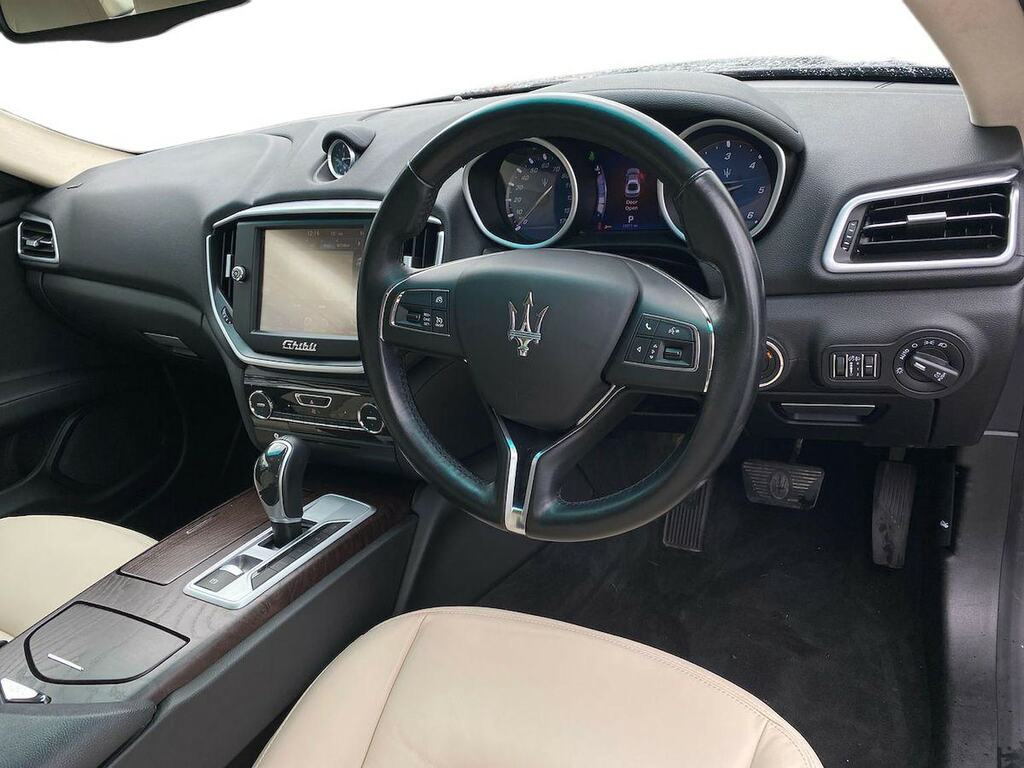Maserati Ghibli Saloon White #15
