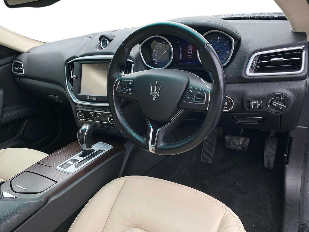 Maserati Ghibli Saloon White #8