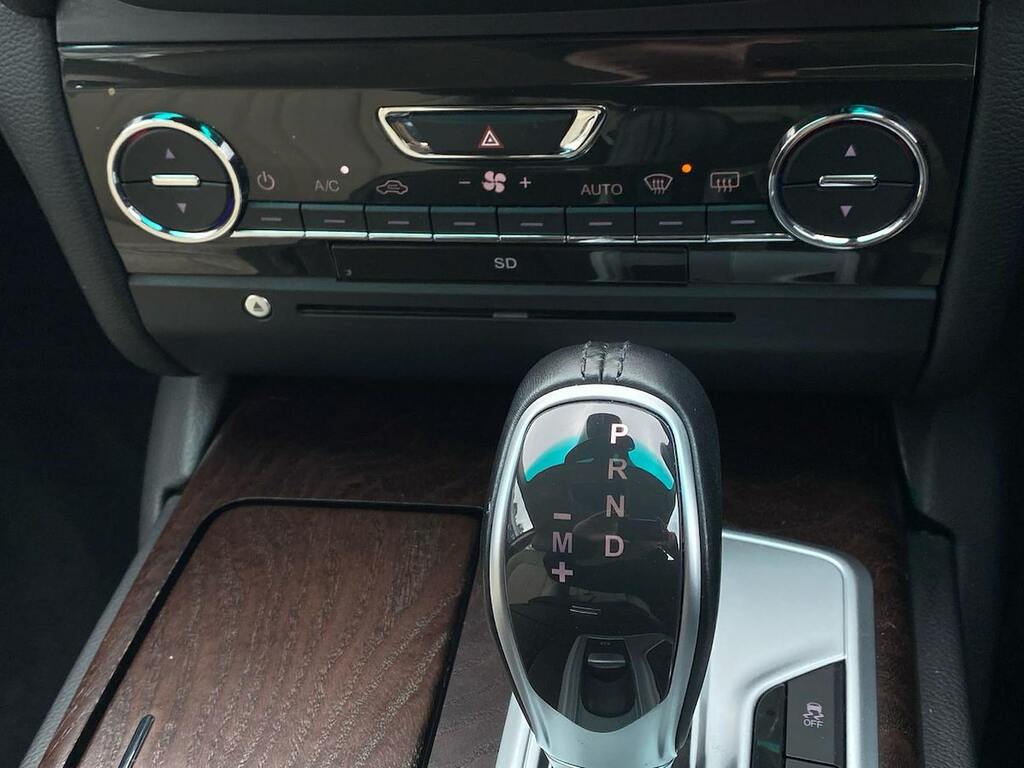 Maserati Ghibli Saloon White #22