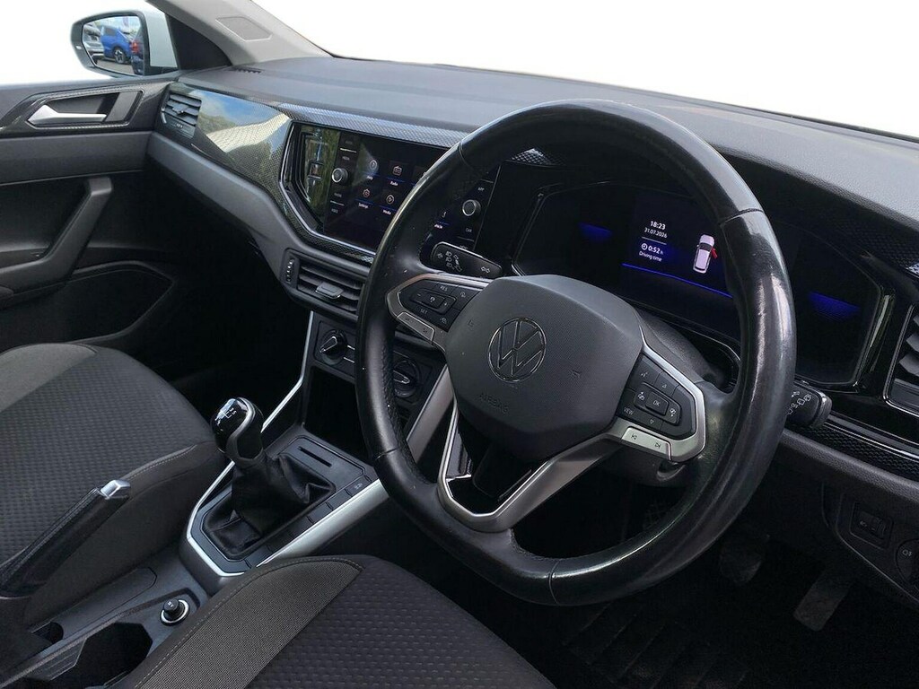 Volkswagen Polo Life Black #10