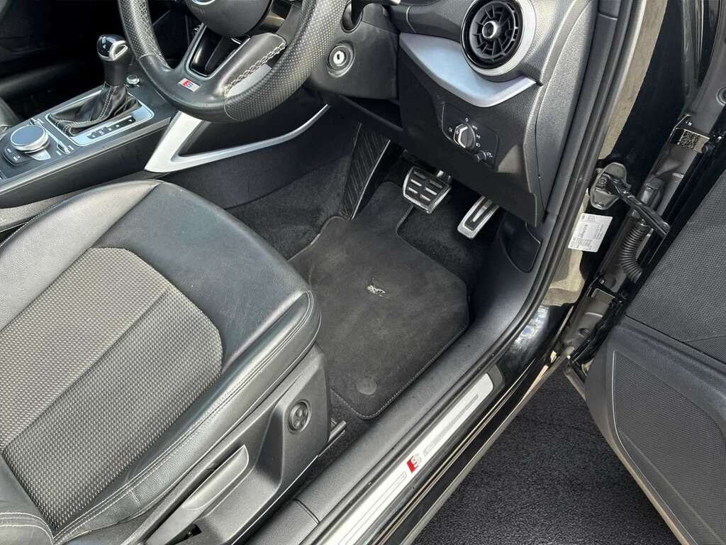 Audi Q2 35 Tfsi S Line S Tronic Black