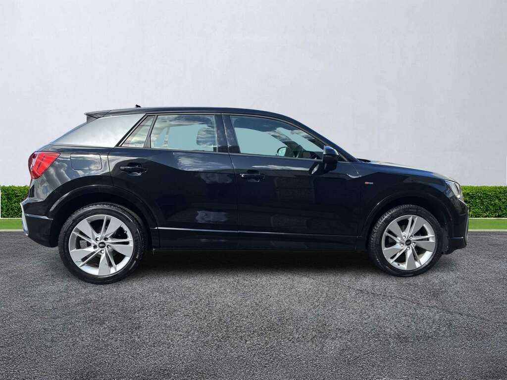 Audi Q2 35 Tfsi S Line S Tronic Black #3