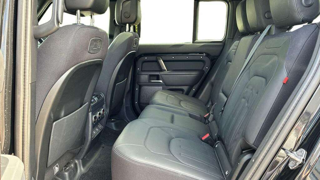 Land Rover Defender 110 3.0 P400 X 110 7 Seat Black #4