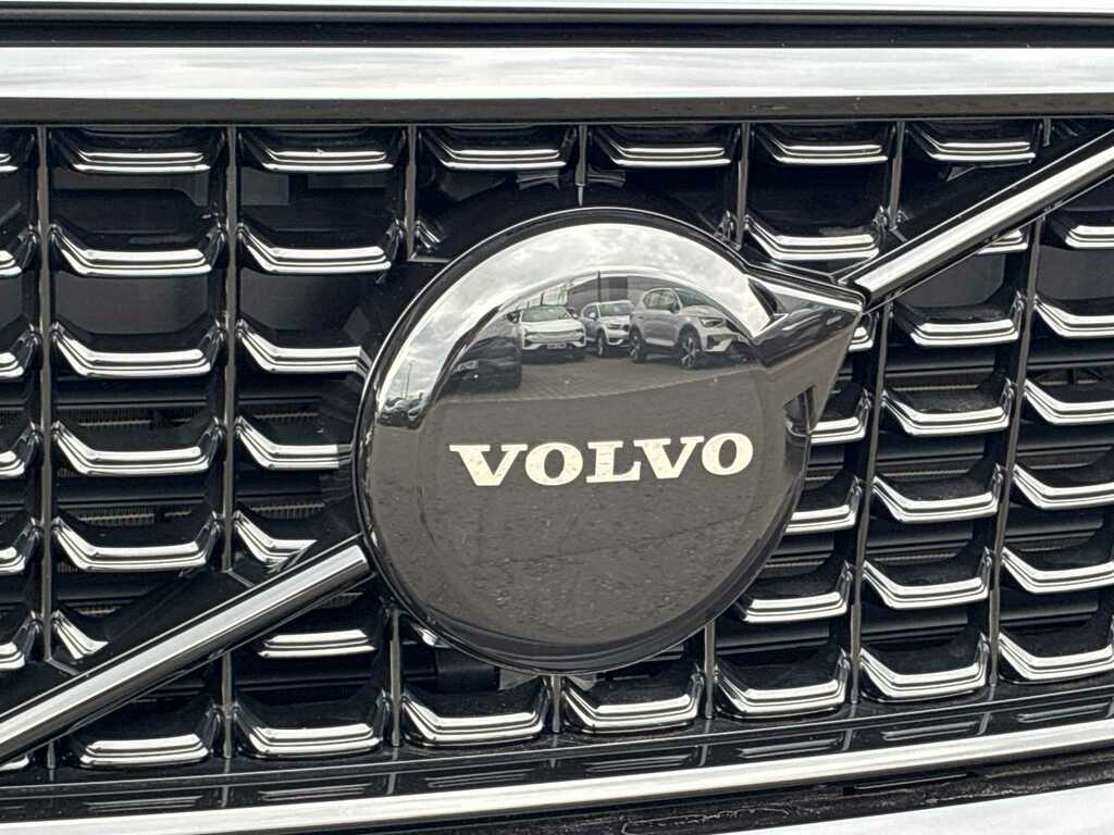 Volvo XC40 2.0 B4p Plus Black Edition MA25YSE Black #3