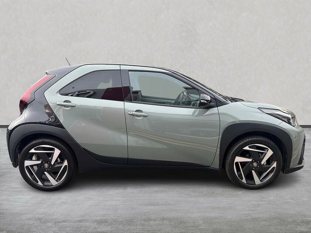 Toyota Aygo X 1.5H 49Kwh Design Hatchback Hybrid Cvt Green #3