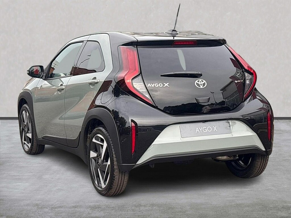 Toyota Aygo X 1.5H 49Kwh Design Hatchback Hybrid Cvt Green #2