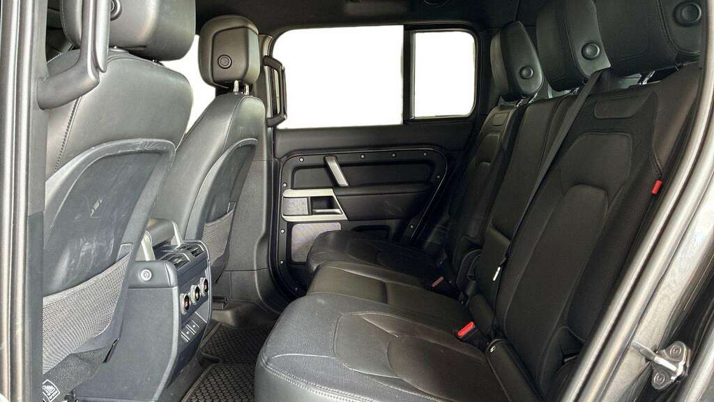 Land Rover Defender 130 3.0 P300 X-dynamic Hse 130 8 Seat Grey #4