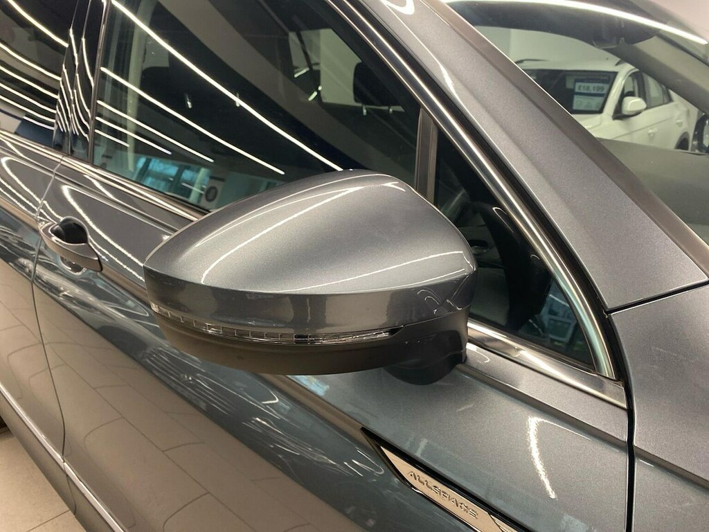 Volkswagen Tiguan Allspace Elegance White #35