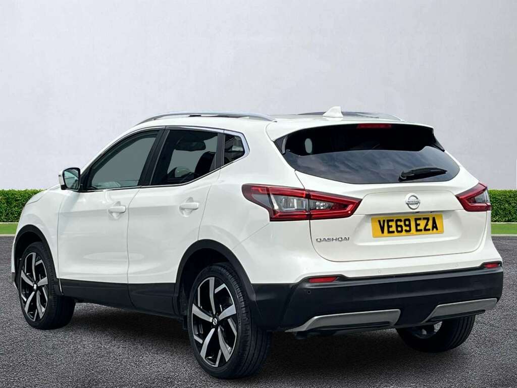 Nissan Qashqai 1.3 Dig-t Tekna White #2
