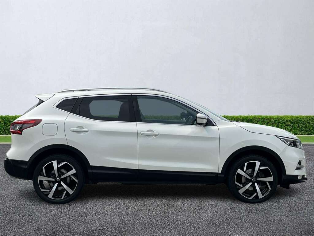Nissan Qashqai 1.3 Dig-t Tekna White #3