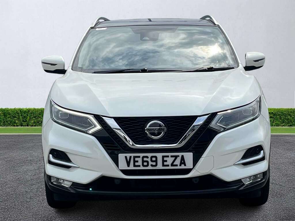 Nissan Qashqai 1.3 Dig-t Tekna White #4