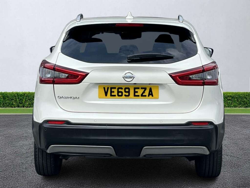 Nissan Qashqai 1.3 Dig-t Tekna White #5