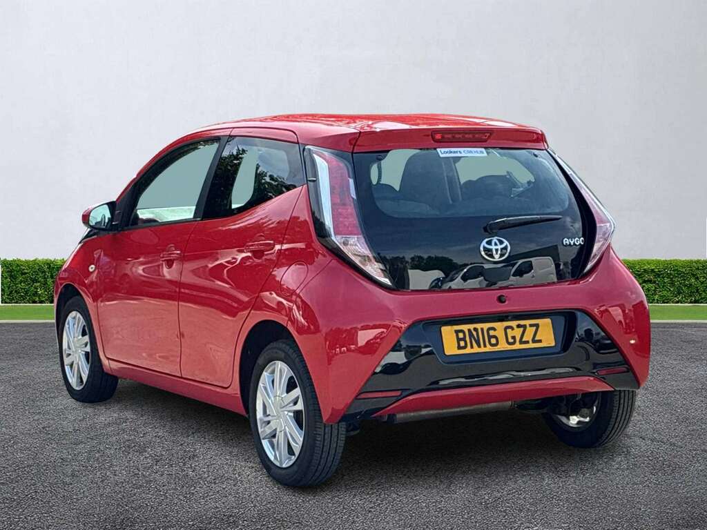 Toyota Aygo 1.0 Vvt-i X-pression Red #2