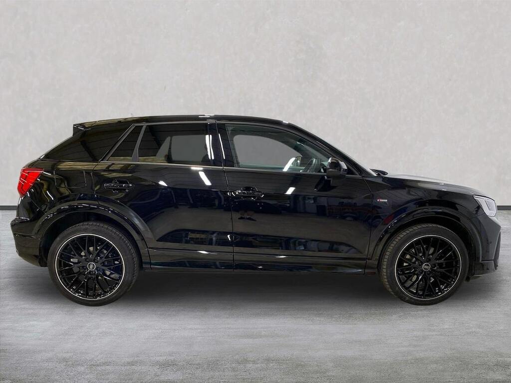 Audi Q2 1.5 Tfsi Cod 35 Black Edition Suv S Tro Black #3