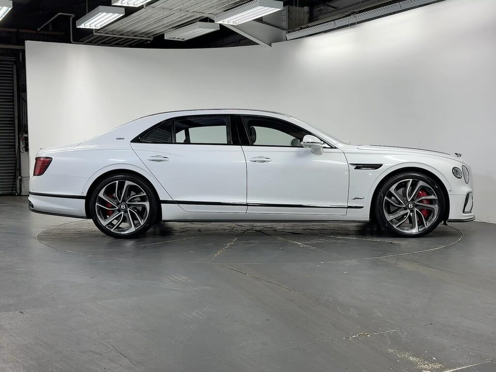 Bentley Flying Spur 4.0 V8 Ultra-performance 25.9Kwh Speed Saloon White #3