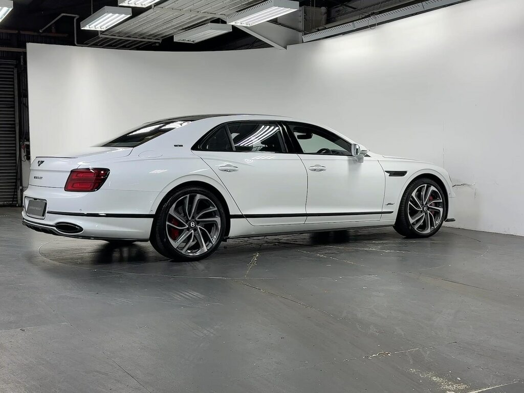 Bentley Flying Spur 4.0 V8 Ultra-performance 25.9Kwh Speed Saloon White #4