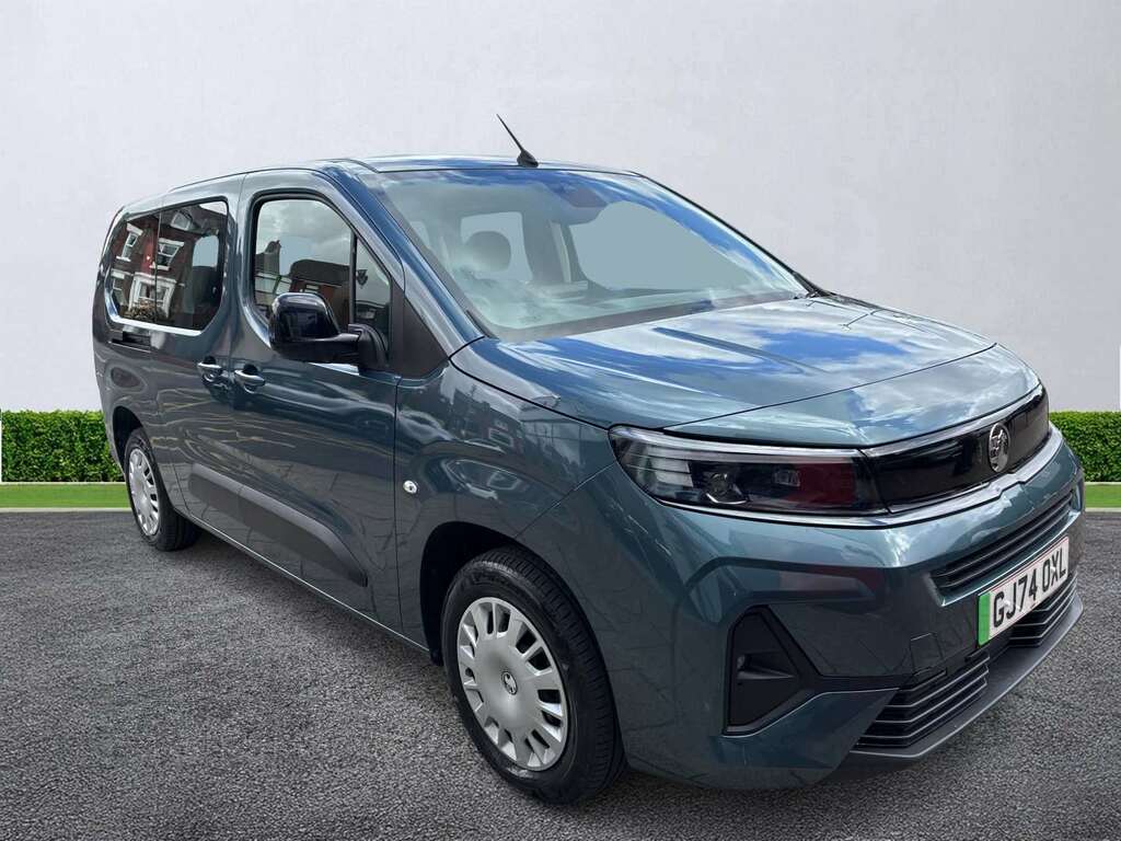 Vauxhall Combo-e Life 100Kw Design Xl 52Kwh 7 Seat Blue