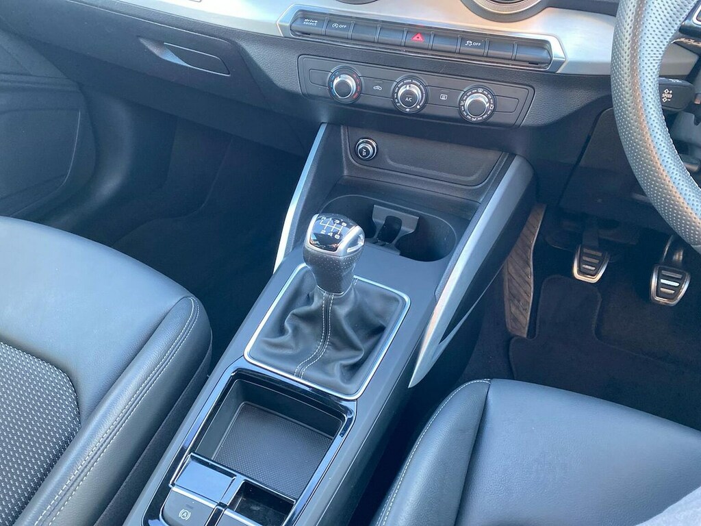 Audi Q2 35 Tfsi Sport S Tronic Grey #13