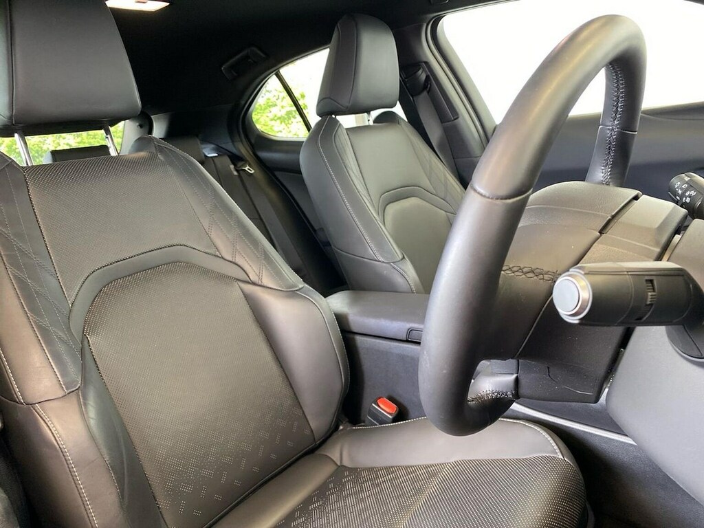 Lexus UX 2.0 300H Takumi E-cvt Euro 6 Ss White #32
