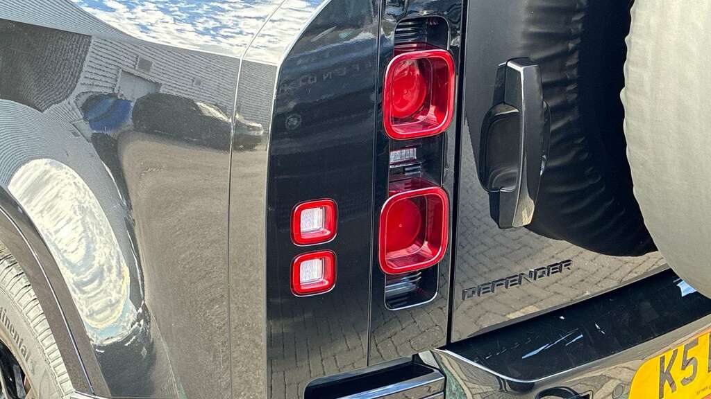Land Rover Defender 110 3.0 D300 X-dynamic Se 110 7 Seat Black #19