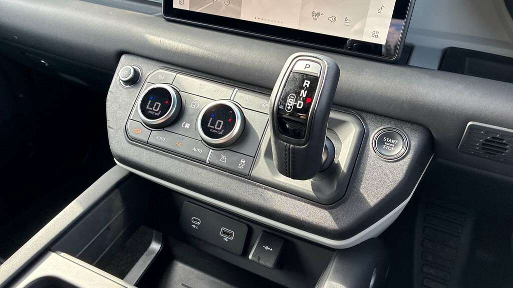 Land Rover Defender 110 3.0 D300 X-dynamic Se 110 7 Seat Black #13