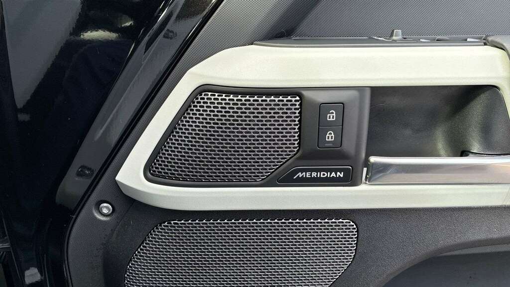 Land Rover Defender 110 3.0 D300 X-dynamic Se 110 7 Seat Black #23