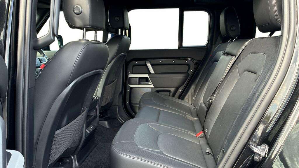 Land Rover Defender 110 3.0 D300 X-dynamic S 110 7 Seat Black #4