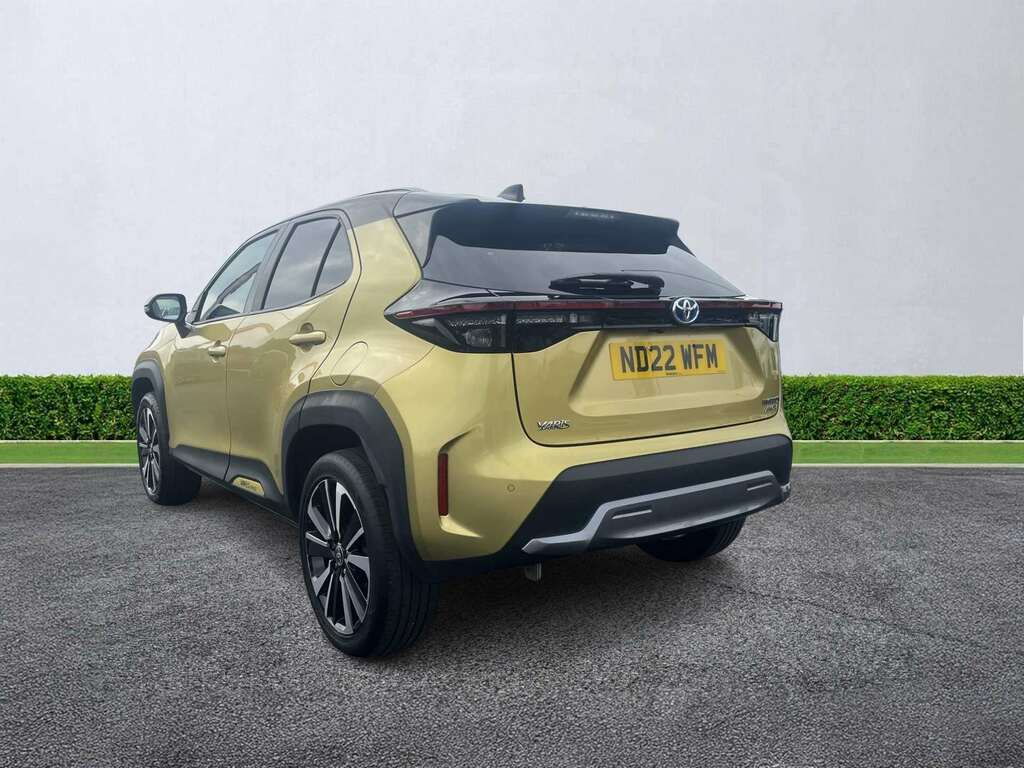Toyota Yaris Cross 1.5 Hybrid Premiere Edition Awd Cvt Yellow #2