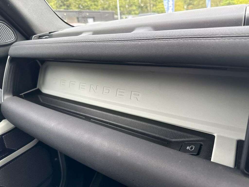 Land Rover Defender 110 3.0 D250 Hse 110 Green #24