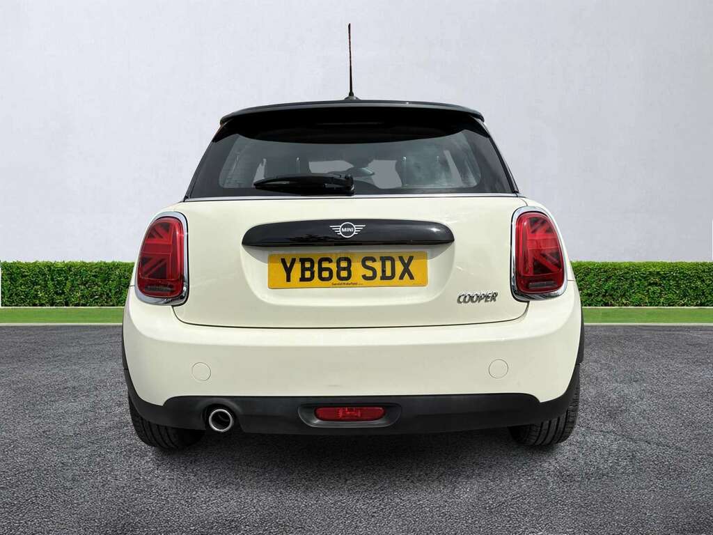 Mini Hatch 1.5 Cooper Classic Ii White #4