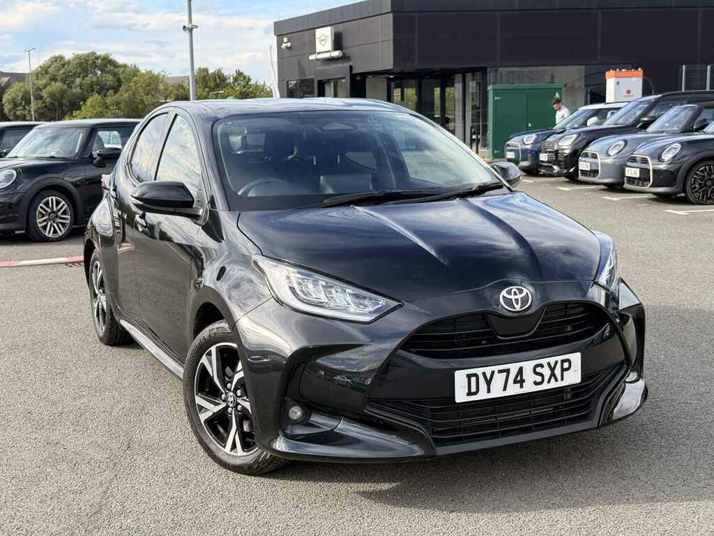 Toyota Yaris 1.5 Hybrid Design Cvt Black