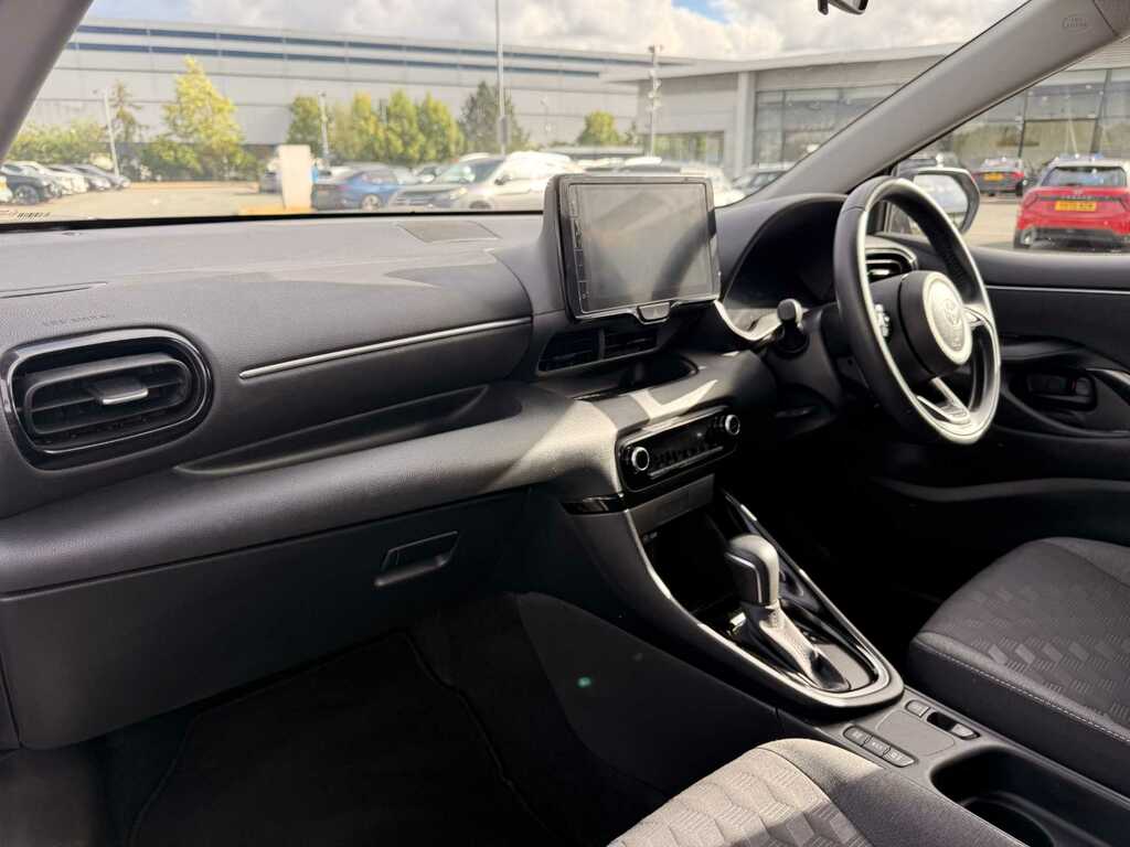 Toyota Yaris 1.5 Hybrid Design Cvt DY74SXP Black #6